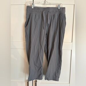 Gray Lululemon capri pants size 8 casual travel Athleisure